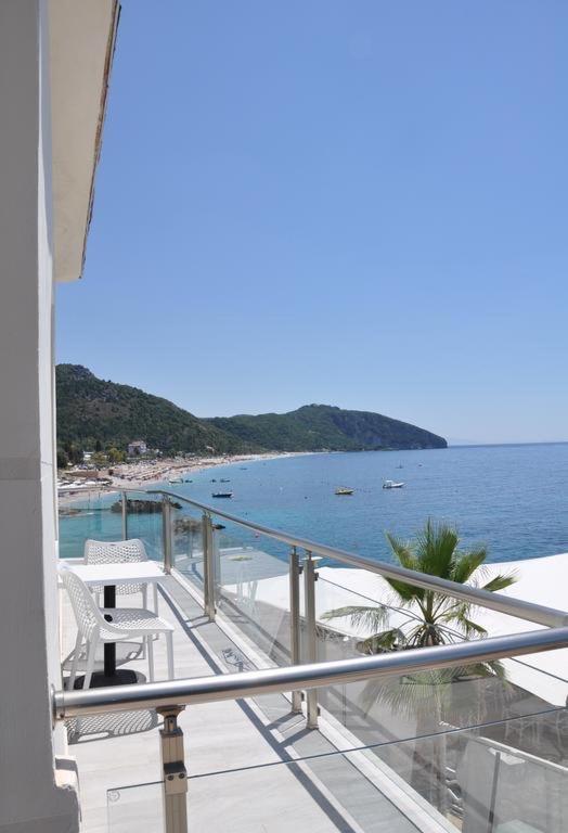 Guesthouse Riviera "Xh&M" Dhermi Exterior photo