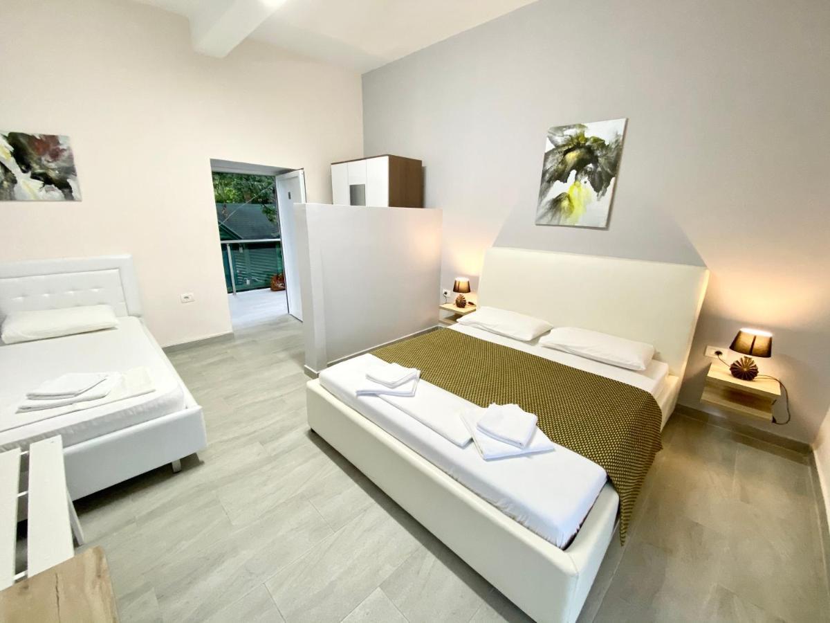 Guesthouse Riviera "Xh&M" Dhermi Exterior photo