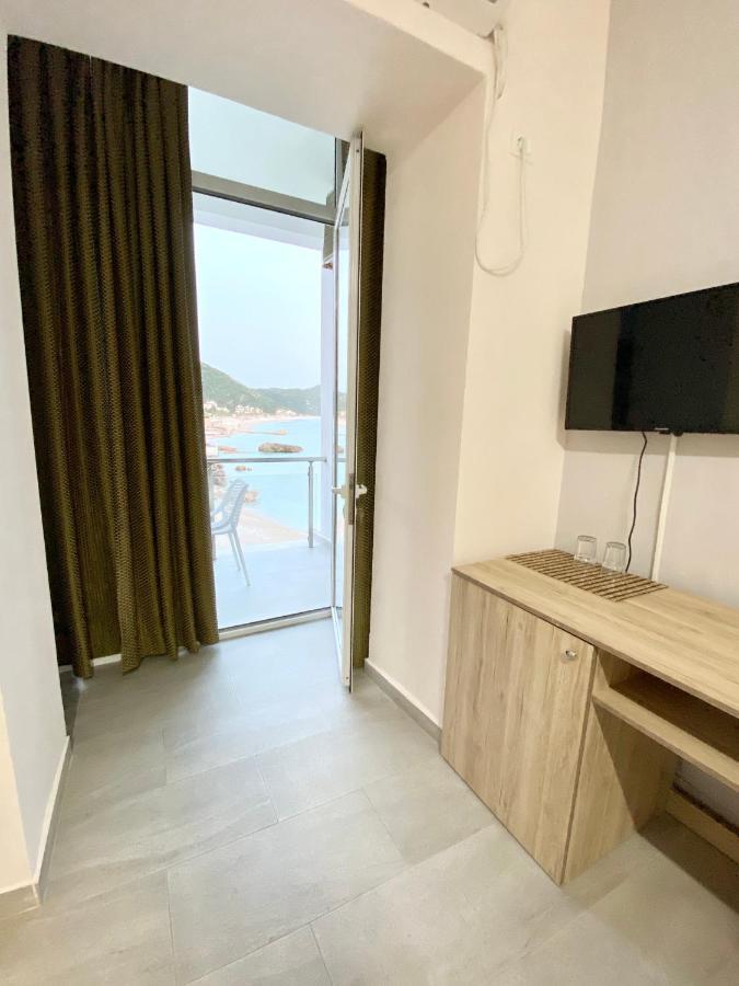 Guesthouse Riviera "Xh&M" Dhermi Exterior photo