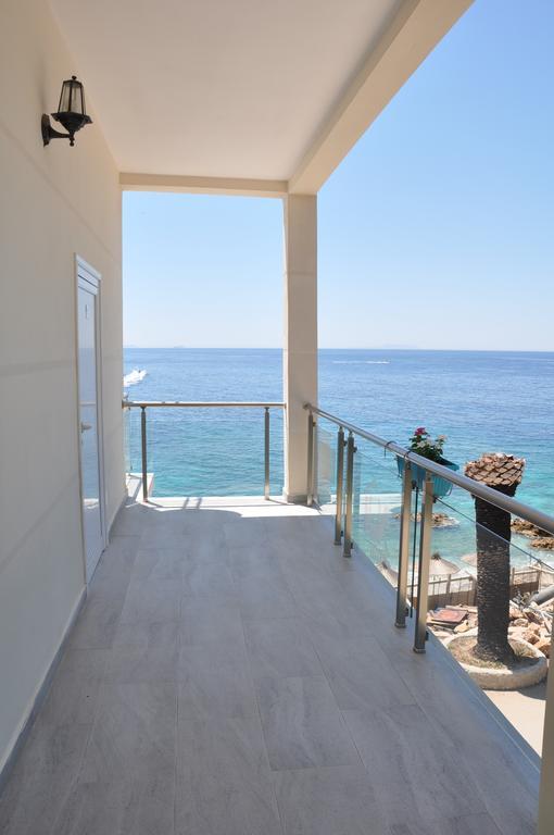 Guesthouse Riviera "Xh&M" Dhermi Exterior photo