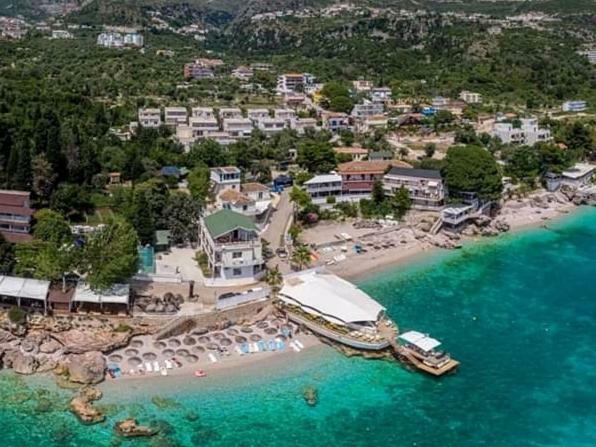 Guesthouse Riviera "Xh&M" Dhermi Exterior photo